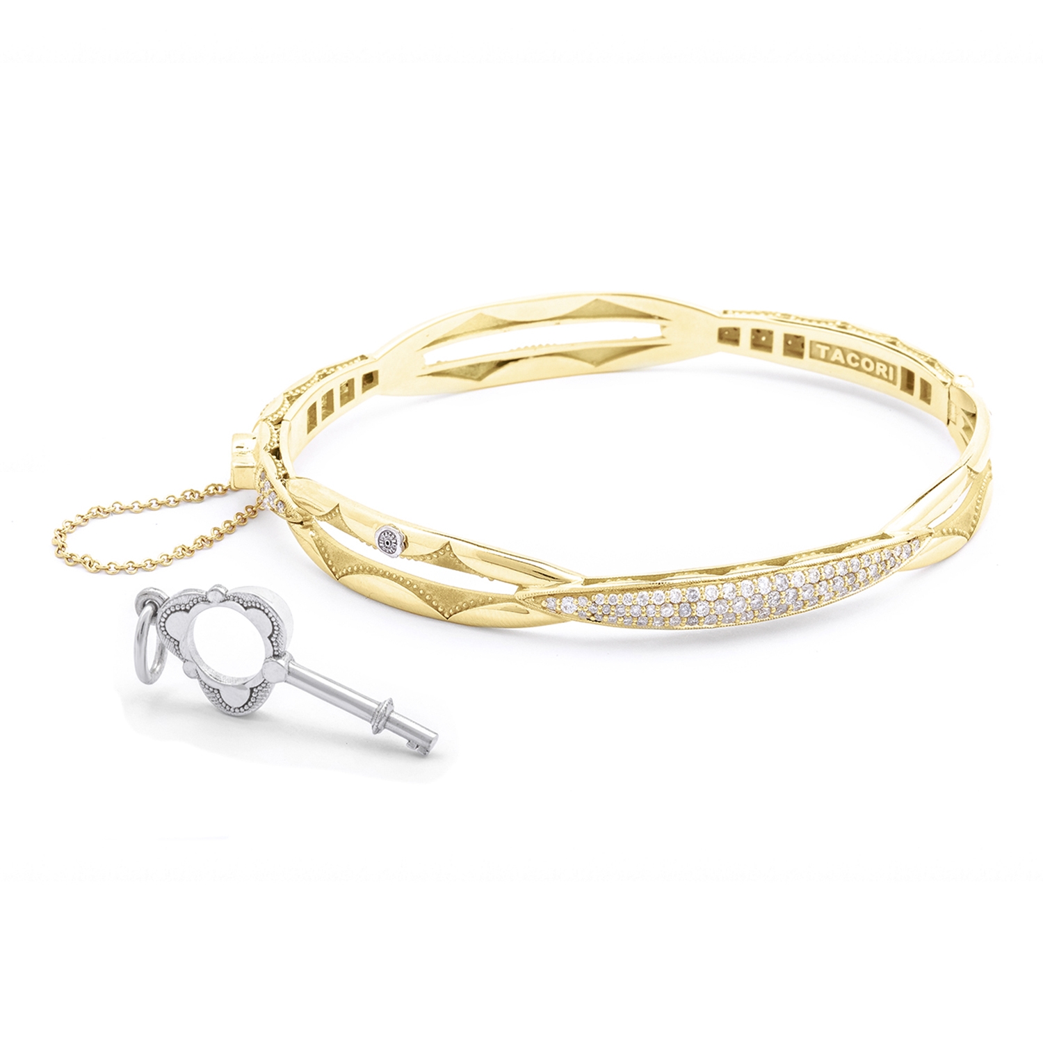Promise Bracelet Oval, Yellow Gold with Pavé Diamonds
